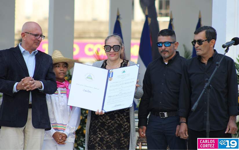 homenaje-postumo