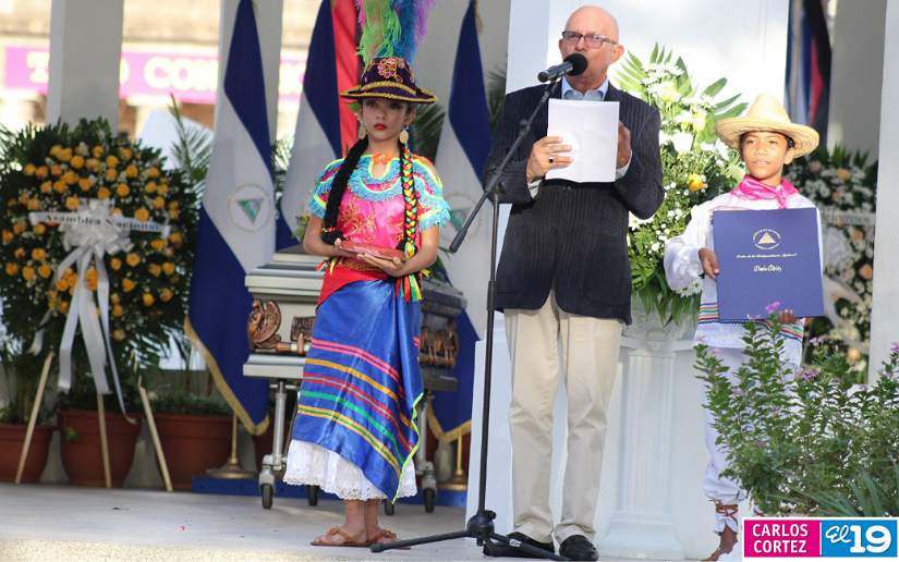 homenaje-postumo