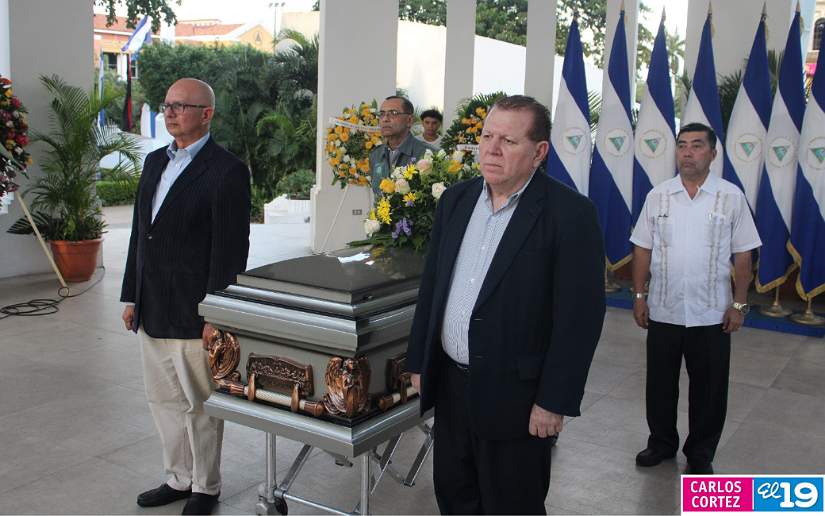 homenaje-postumo