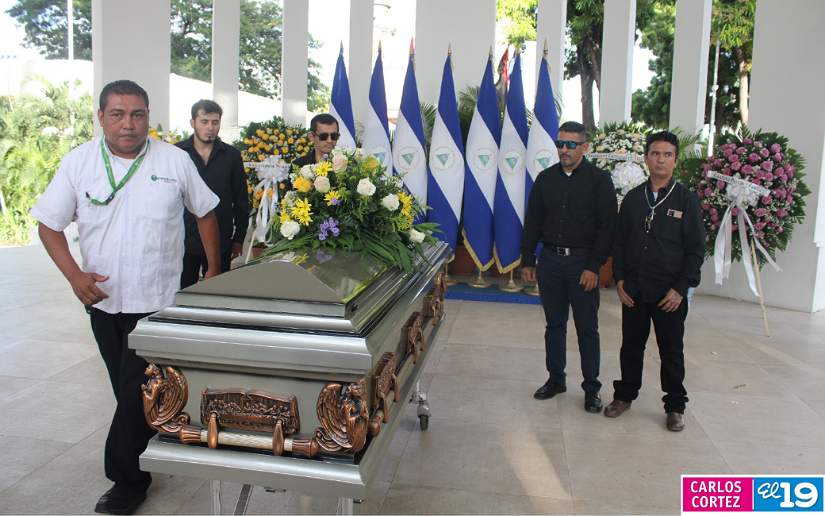 homenaje-postumo