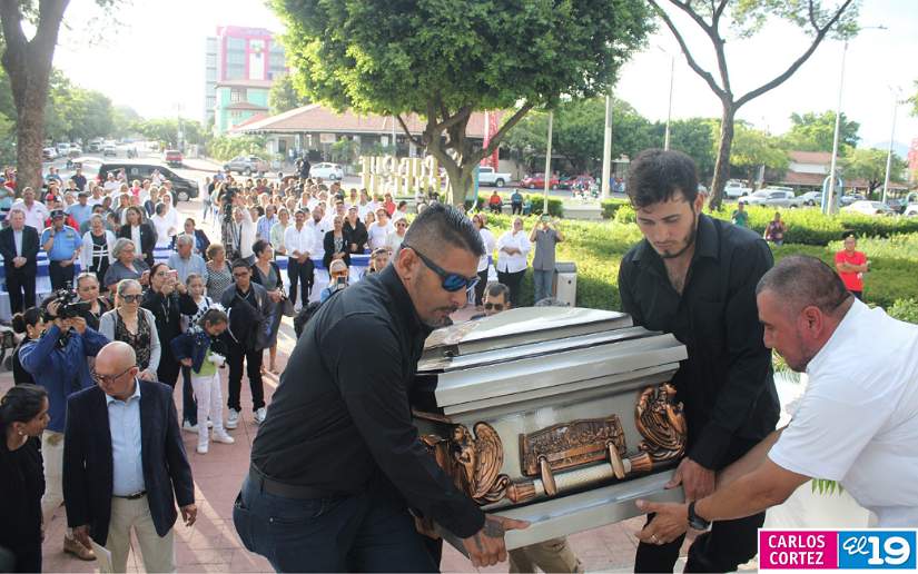 homenaje-postumo