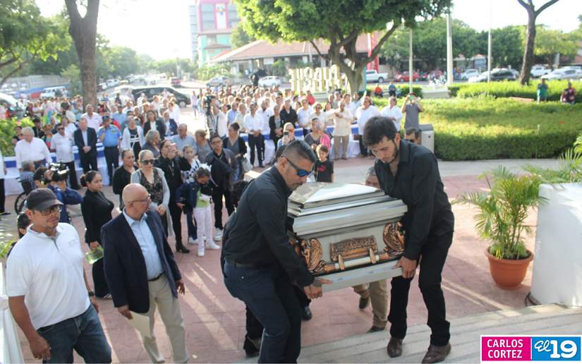 homenaje-postumo