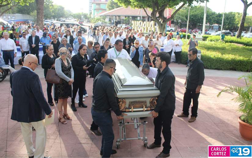 homenaje-postumo