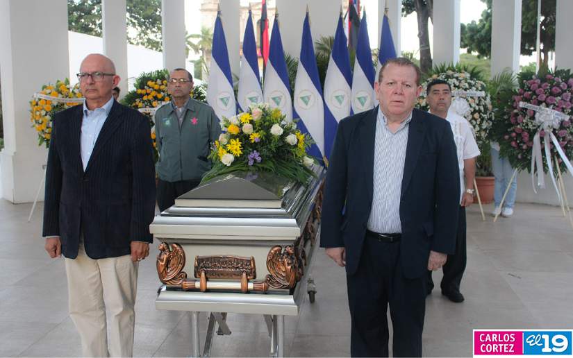 homenaje-postumo
