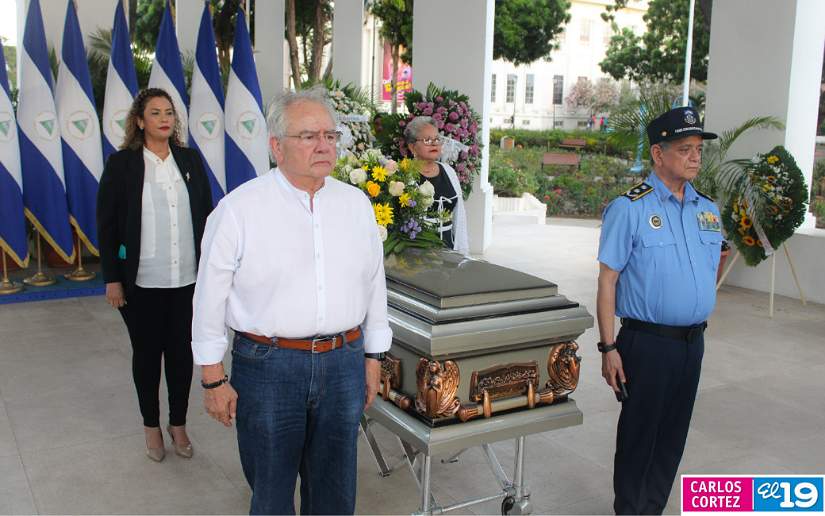 homenaje-postumo