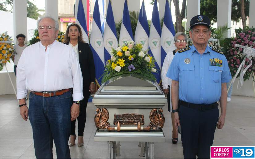 homenaje-postumo