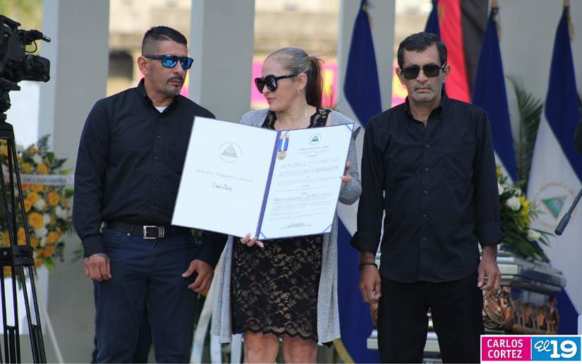 homenaje-postumo