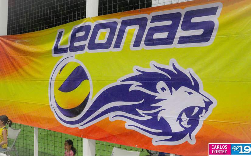LEONAS-VS-JAGUAR--(2)