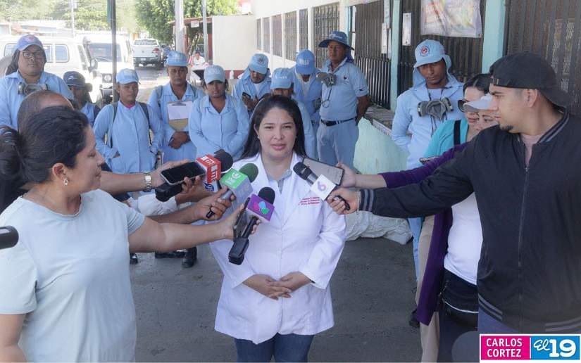 Fumigacion-en-el-barrio-Hugo-Chavez-9