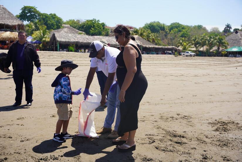 Jornada-Ambiental-en-Pochomil-5