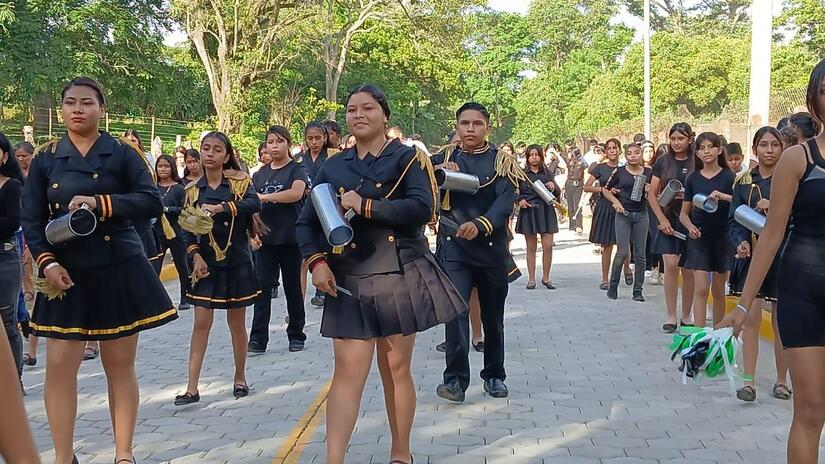 DESFILES-PATRIO-CARAZO-(1)