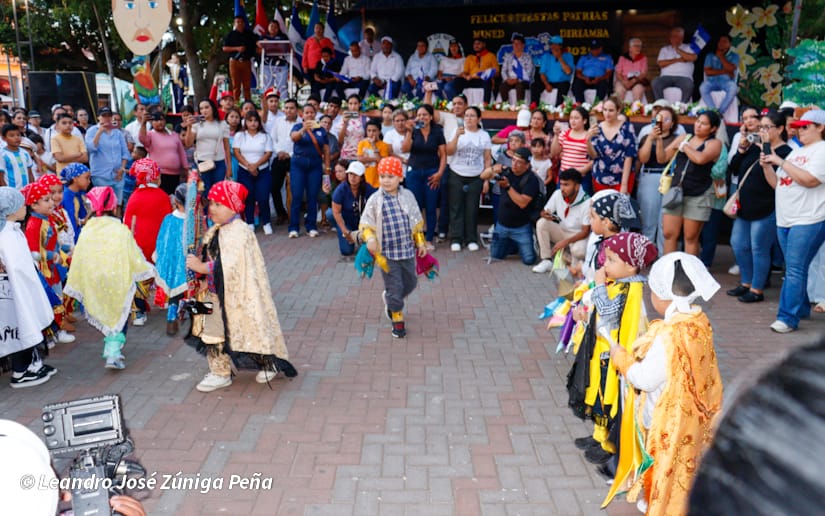 DESFILE-CARAZO--(89)