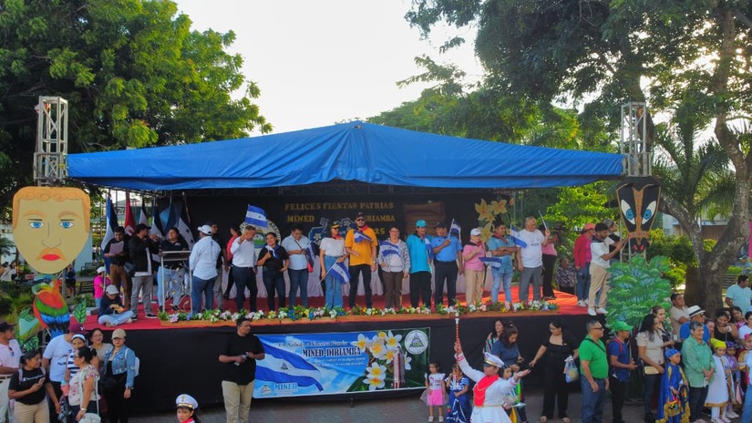 DESFILE-EN-CARAZO--(1)