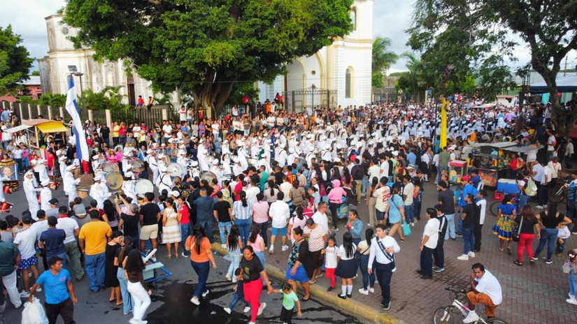 DESFILE-EN-CARAZO--(6)