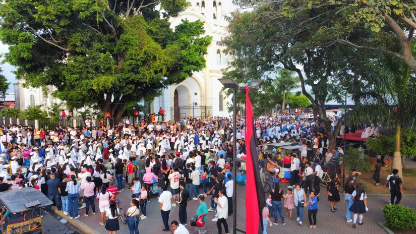 DESFILE-EN-CARAZO--(9)