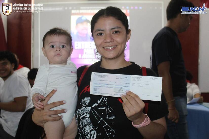 Becas-Universitarias-16