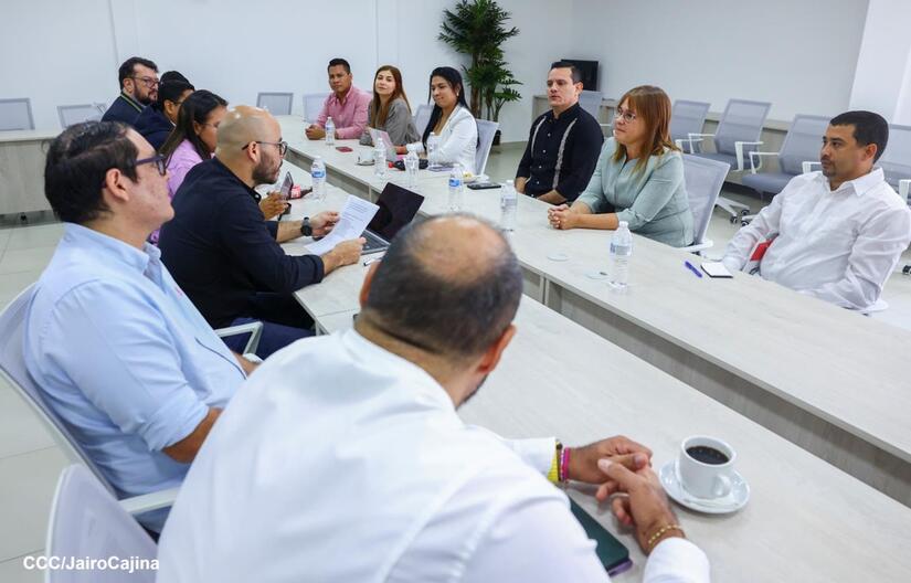 ENCUENTRO-CON-EMBAJADORA-DE-CUBA2