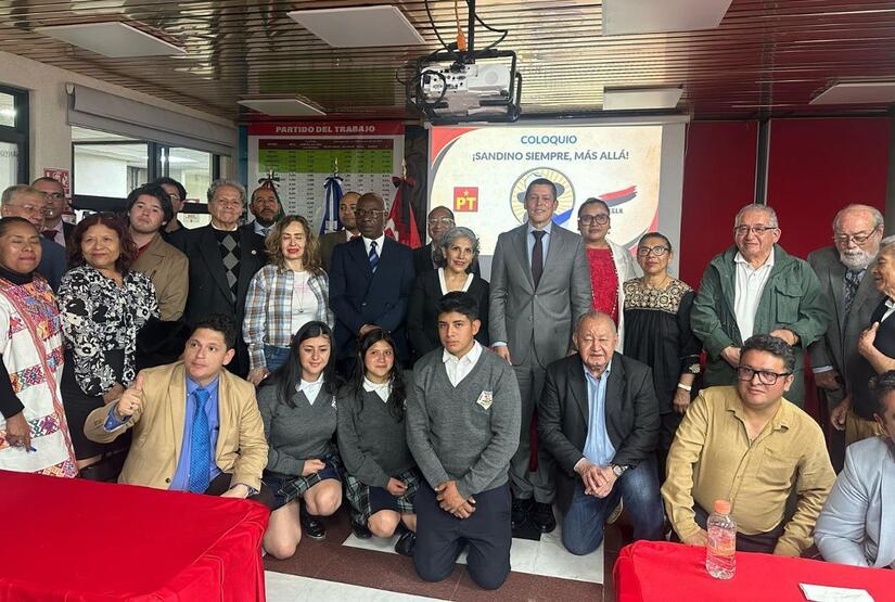 Conmemoran-a-Sandino-en-Mexico-3