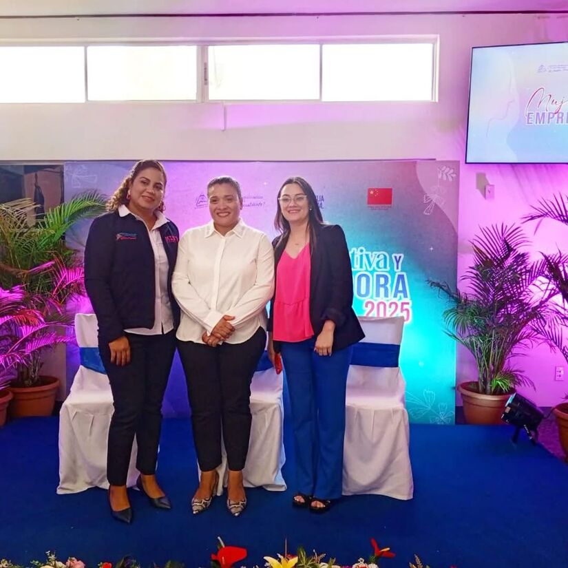 Concurso-Mujer-Creativa-y-Emprendedora-2025-4