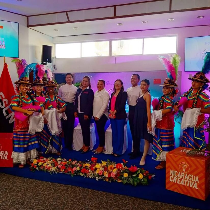 Concurso-Mujer-Creativa-y-Emprendedora-2025-5