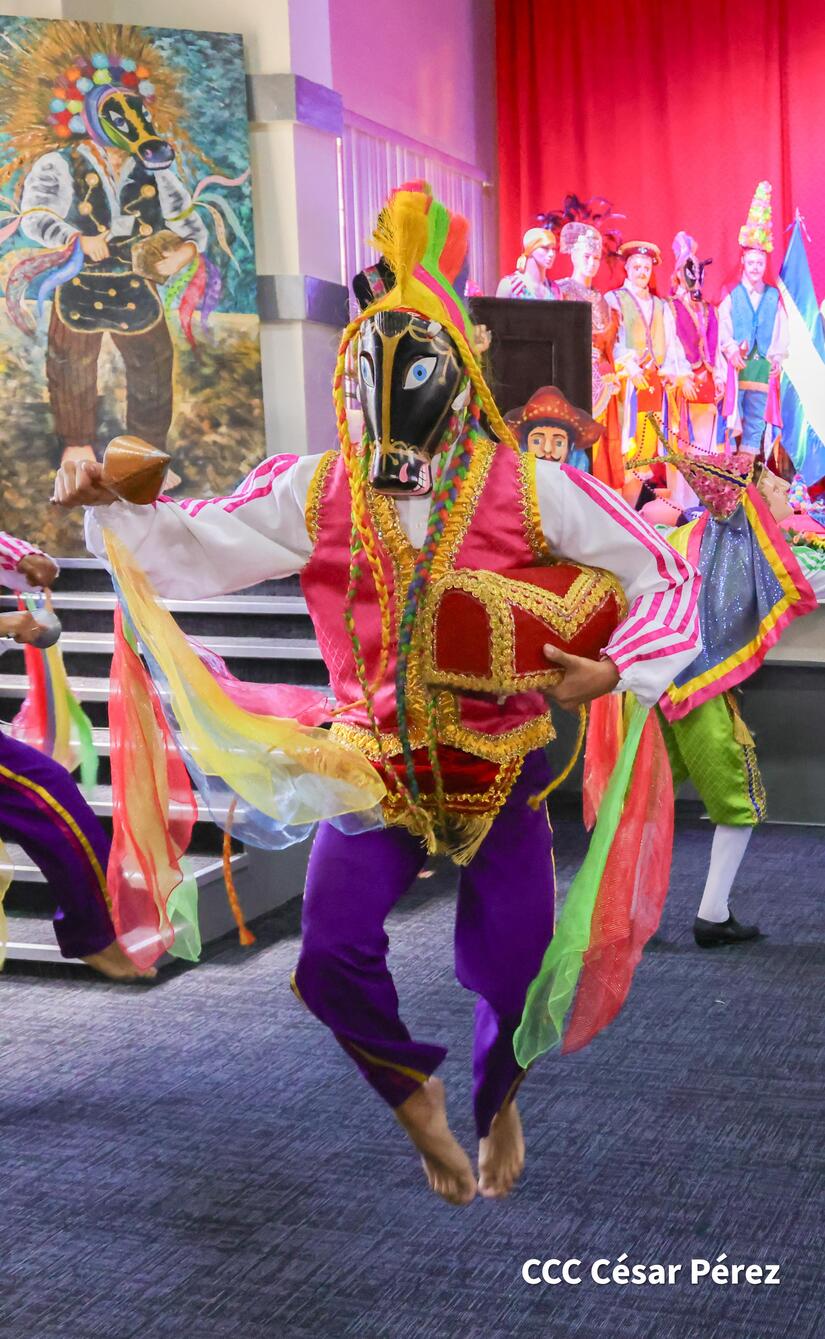 Festivales-de-Trajes-Originales-de-Nuestro-Folklore-12