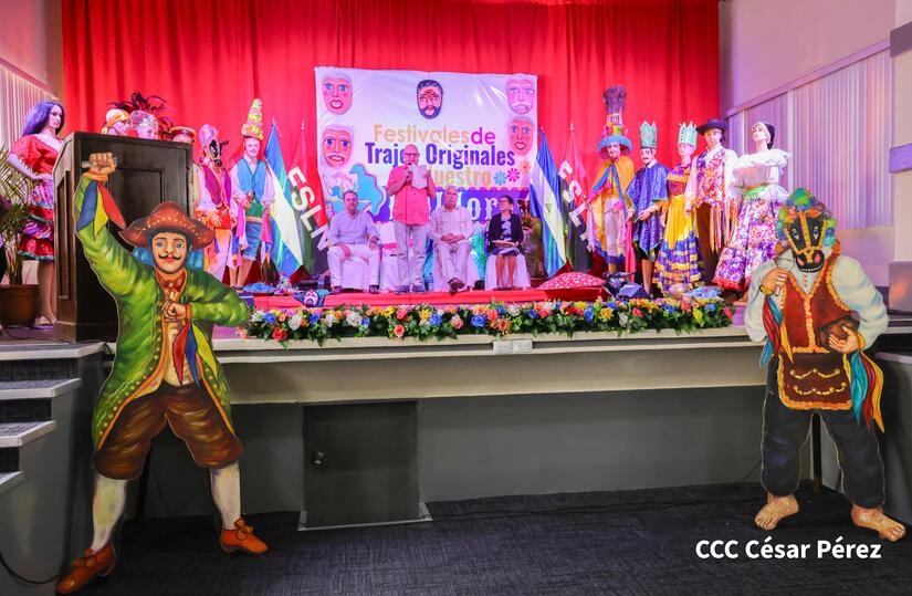 Festivales-de-Trajes-Originales-de-Nuestro-Folklore-17