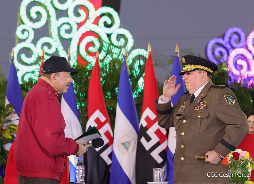 Juramentacion-al-Jefe-del-Ejercito-39