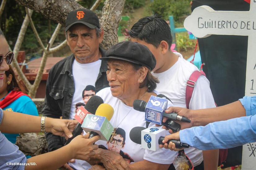 Entrega-de-flores-en-homenaje-al-comandante-Camilo-Ortega-19