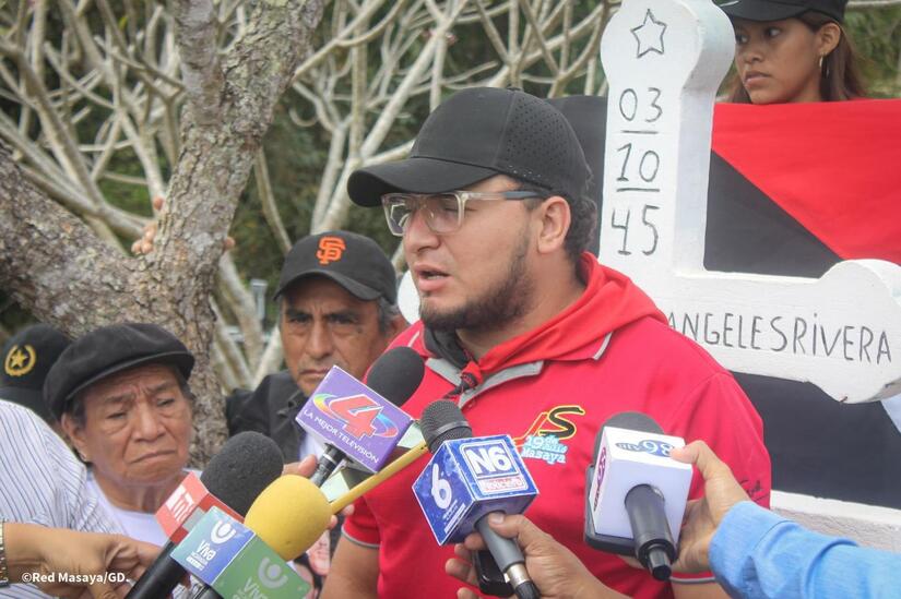 Entrega-de-flores-en-homenaje-al-comandante-Camilo-Ortega-24