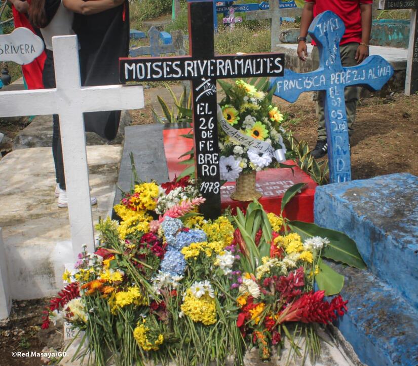 Entrega-de-flores-en-homenaje-al-comandante-Camilo-Ortega-26