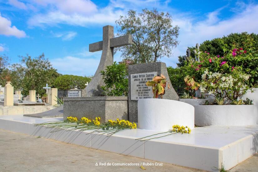 Entrega-de-flores-en-homenaje-al-comandante-Camilo-Ortega-3