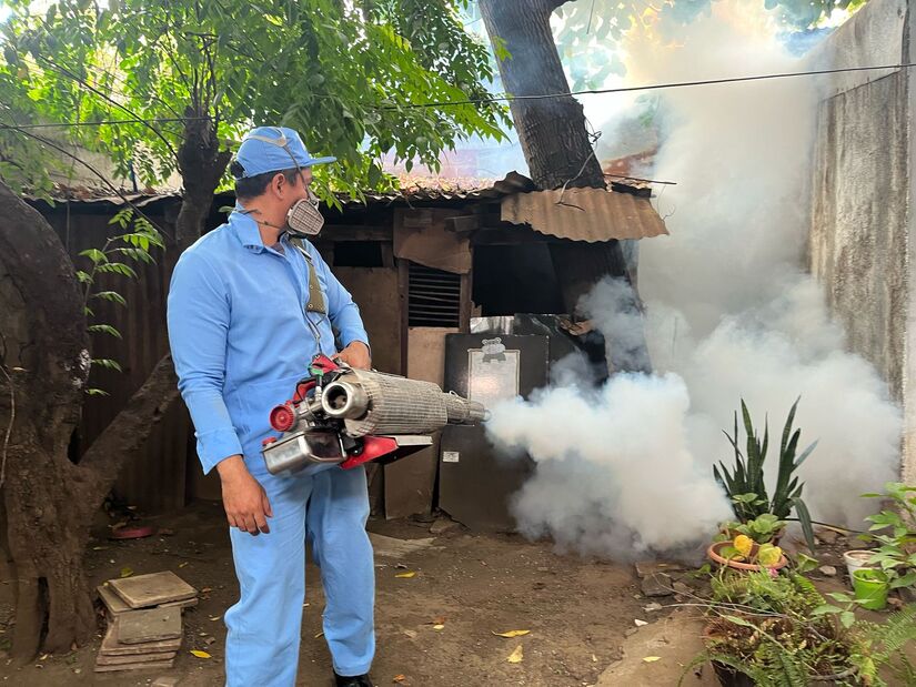 Fumigacion-barrio-Cuba-2