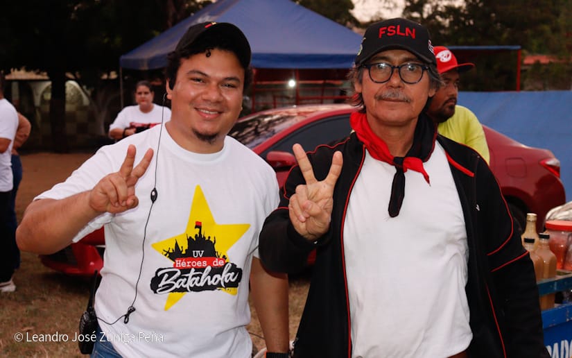 Pueblo-celebrando-la-revolucion-7