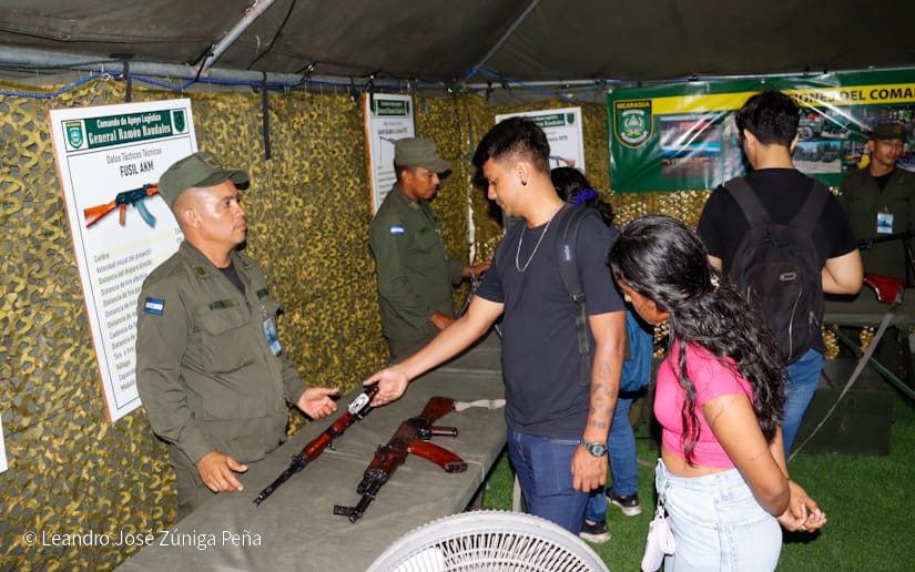 Exposicion-Ejercito-23