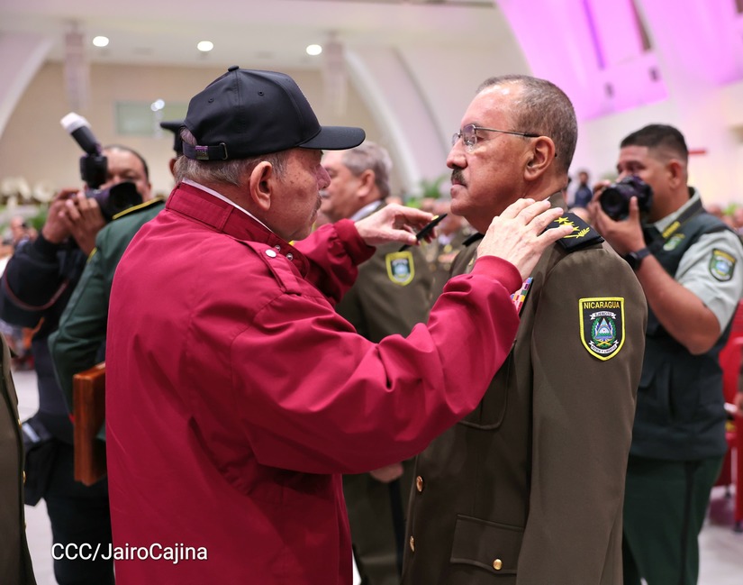 Acto-de-ascenso-militar-14