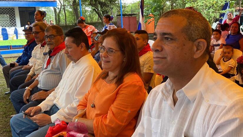 Visita-de-embajadora-de-Cuba-a-escuela-de-Carazo-7