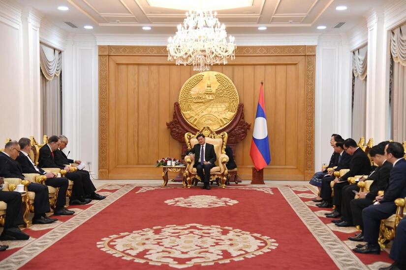 Embajador-Mario-Armengol-en-Laos-2