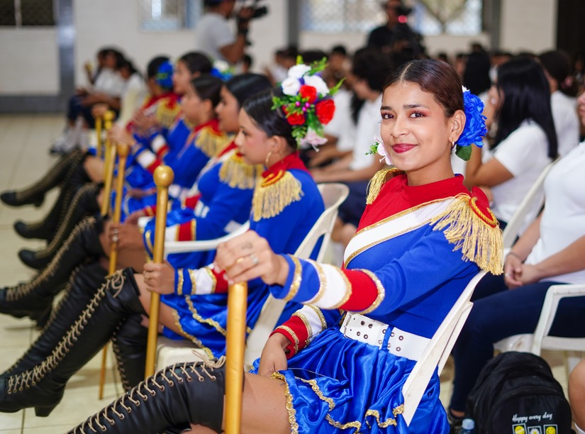 Estudiantes-ronden-homenaje-al-comandante-Hugo-Chavez-10