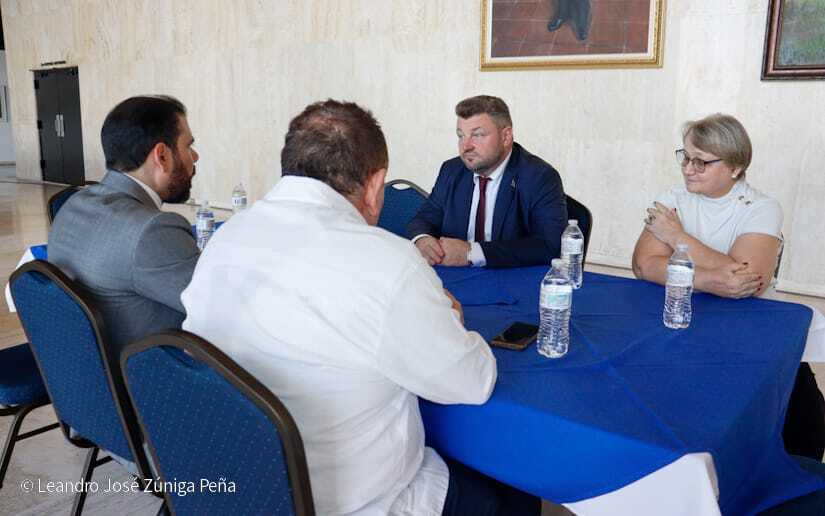 Visita-del-Embajador-de-Bielorrusia-al-TNRD-42