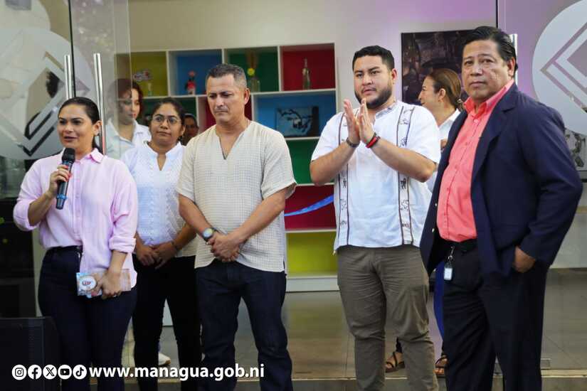 Exposicion-artistica-en-homenaje-a-Dia-Internacional-de-la-Mujer-13