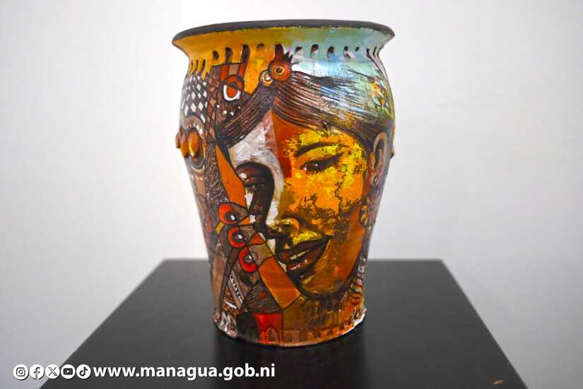 Exposicion-artistica-en-homenaje-a-Dia-Internacional-de-la-Mujer-21