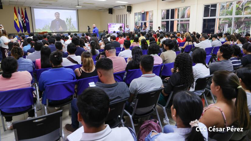 EStudiantes-de-Comunicacion-22