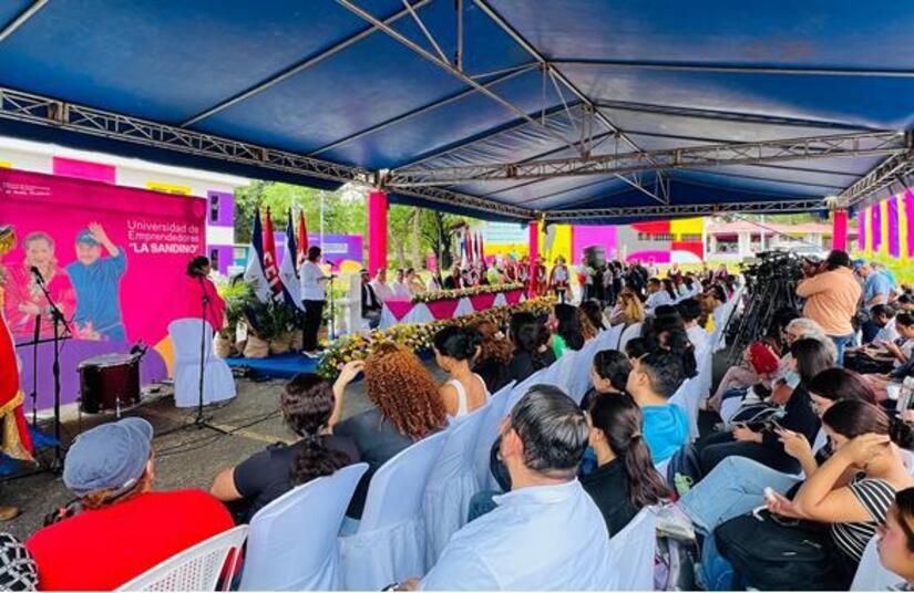 Universidad-La-Sandino-3