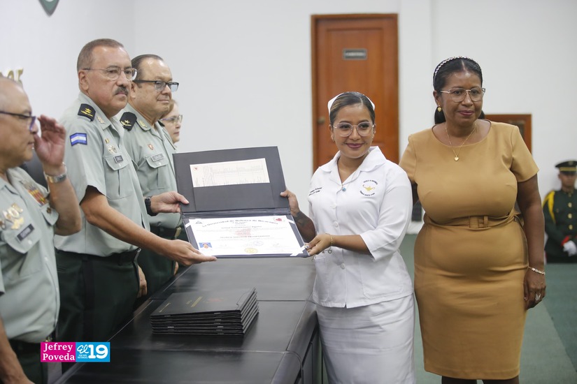 Egresados-Universidad-4-de-Mayo-3