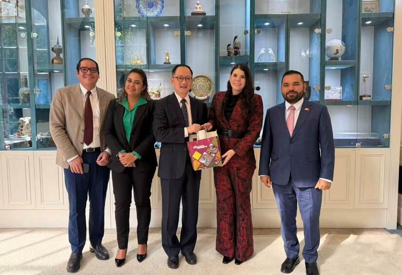 Companera-Camila-Ortega-2