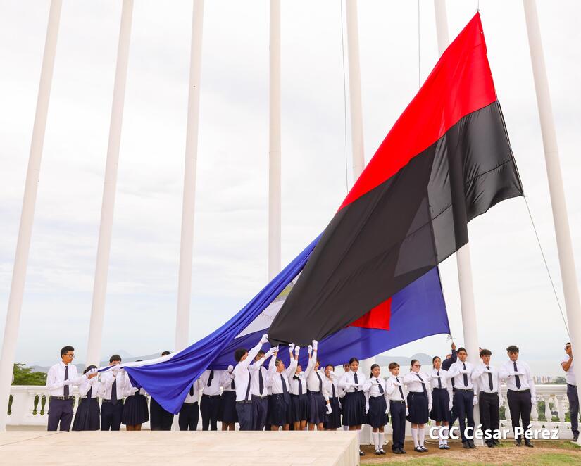 Bandera-Loma-Tiscapa-13