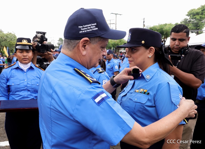 Ascensos-Policiales-41