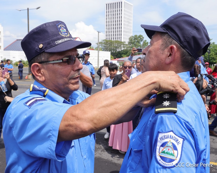 Ascensos-Policiales--(38)