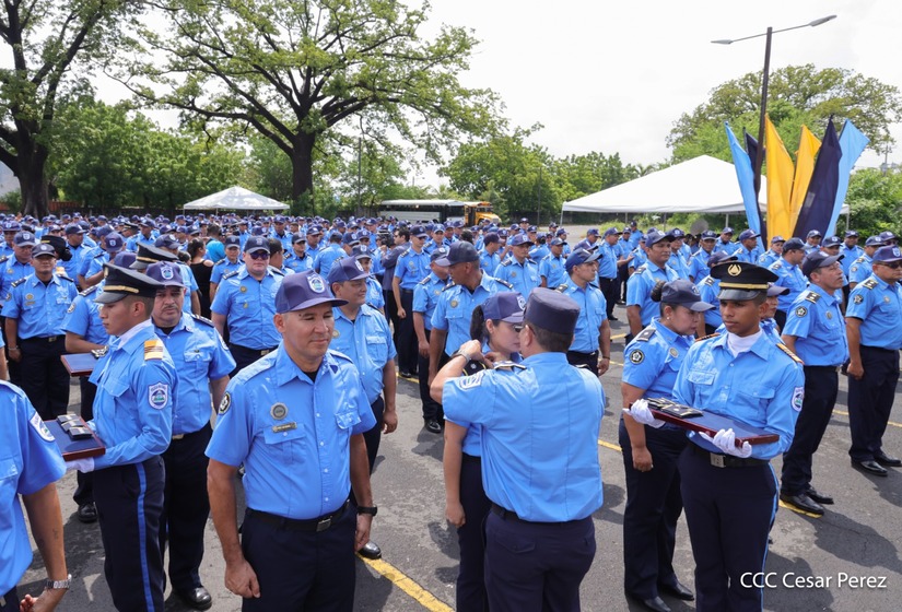 Ascensos-Policiales--(50)