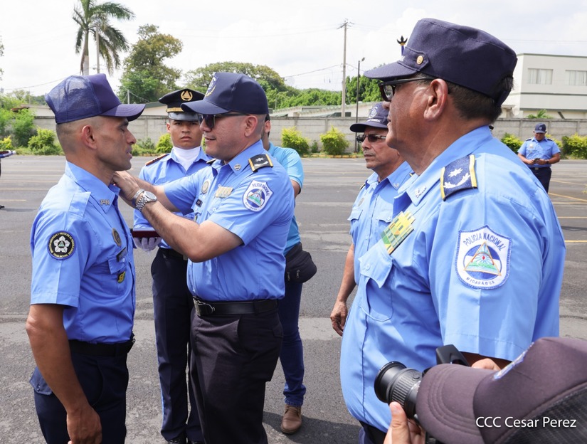 Ascensos-Policiales--(9)
